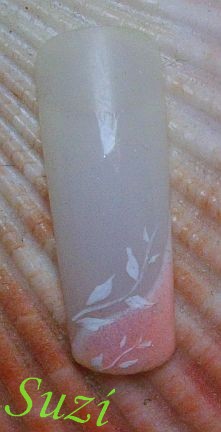 broskvovy pigment dozdobeny rucni malbou